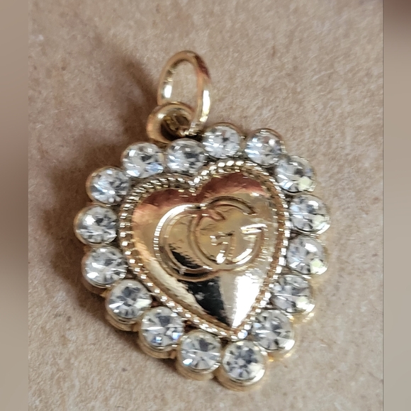 Gucci zipperP.  shape of a heart with pink border line - Picture 1 of 7